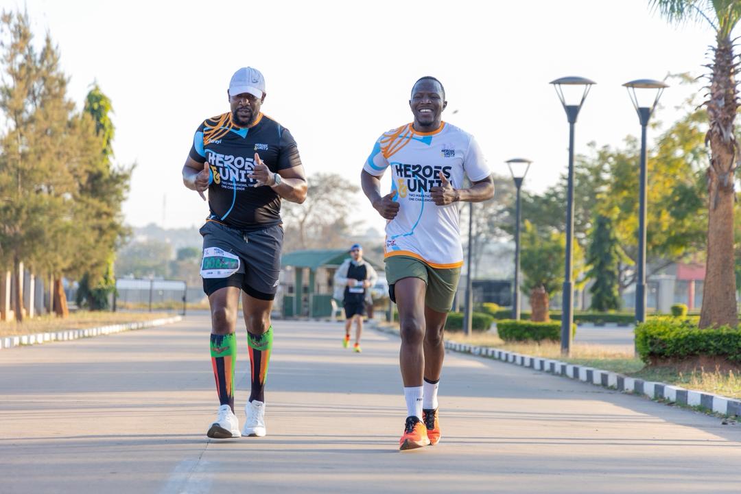 Two runners giving thumbs up on the marathon course